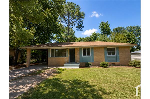 Exterior of 2083 Fernwood Cir
